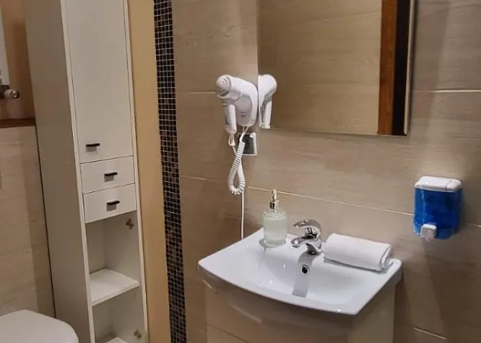 300 Mil Aparthotel 4*